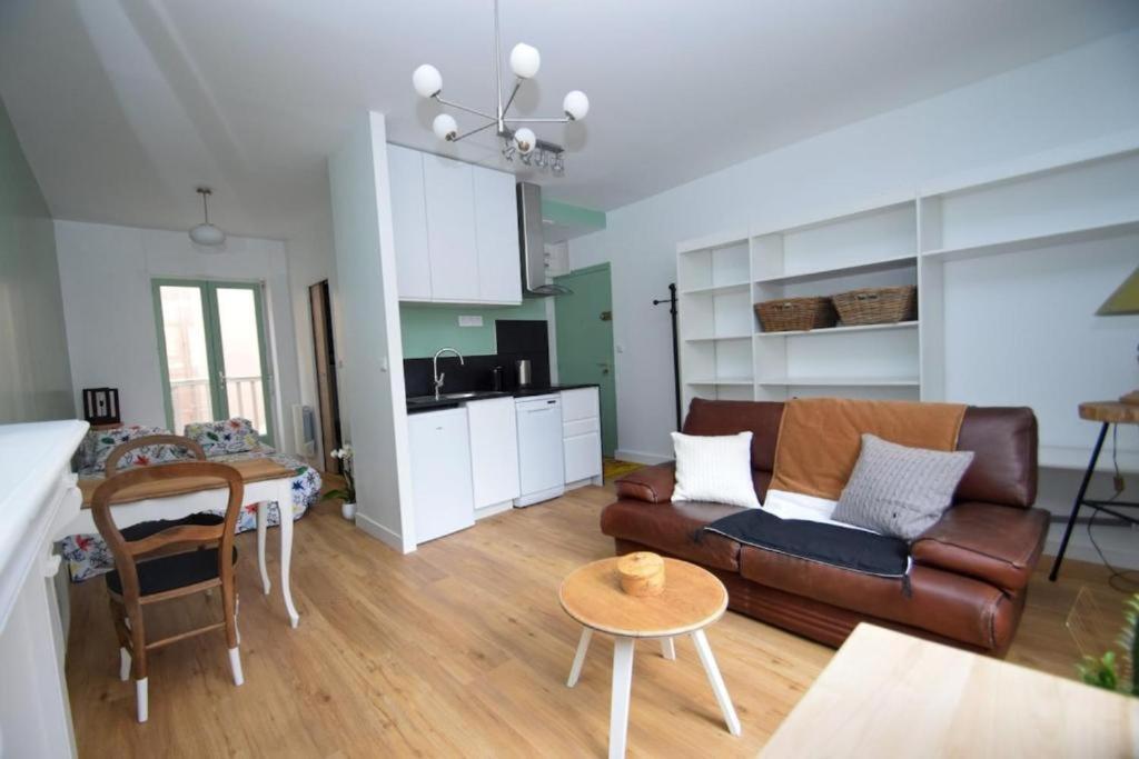 Appartement Entre Plage De L'Ecluse Et Place Du Marche Dinard Exterior photo