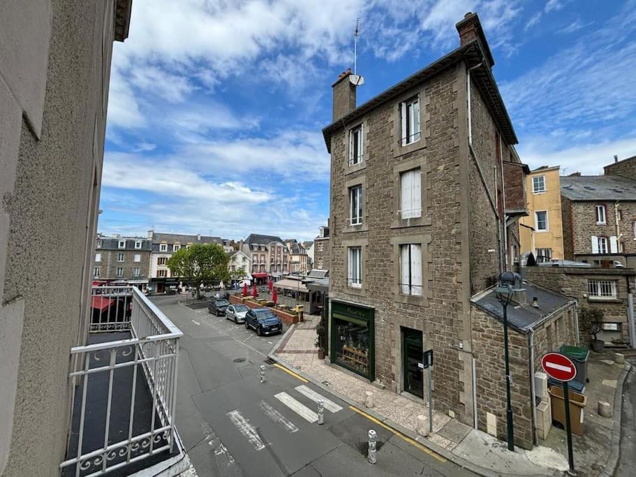 Appartement Entre Plage De L'Ecluse Et Place Du Marche Dinard Exterior photo